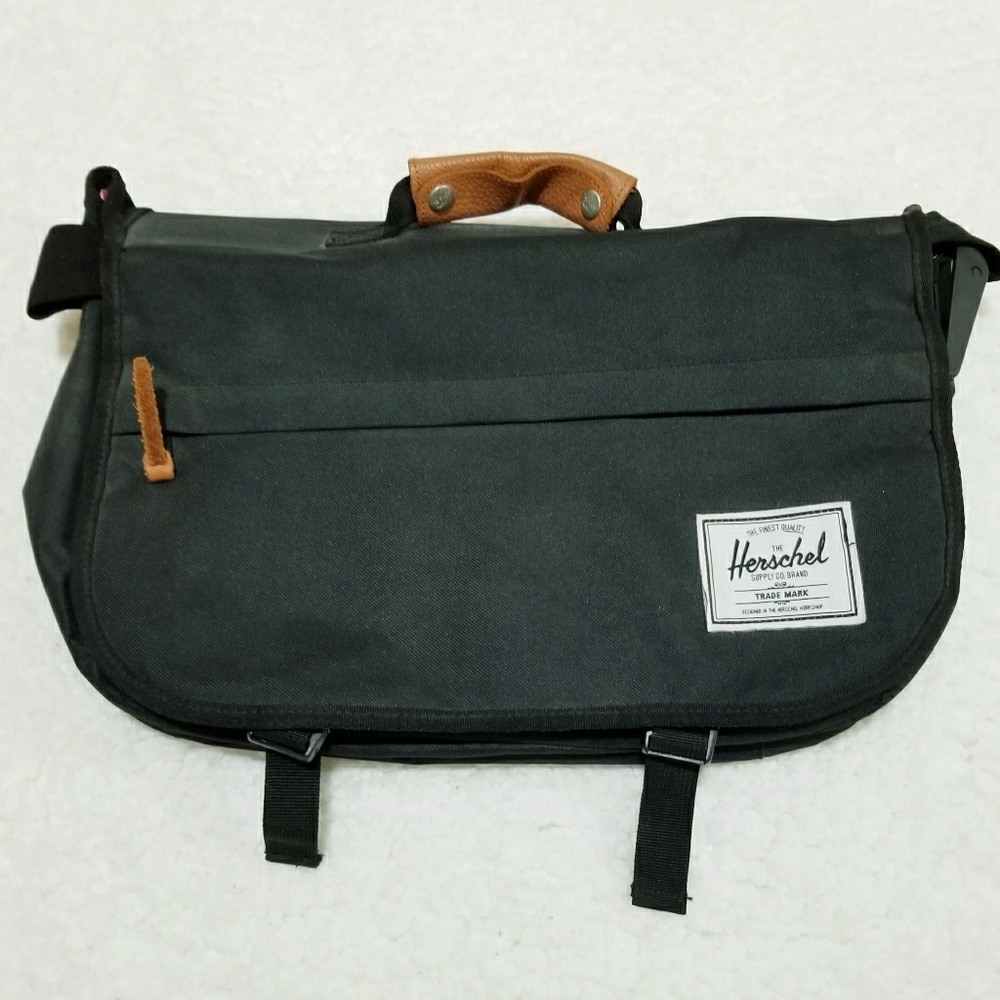 Herschel Pop Quiz Messenger Bag